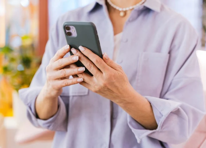 Dior калъф за iPhone: кои детайли издават истинското качество