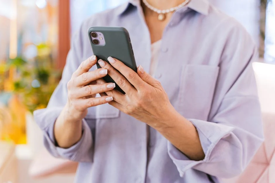Dior калъф за iPhone: кои детайли издават истинското качество