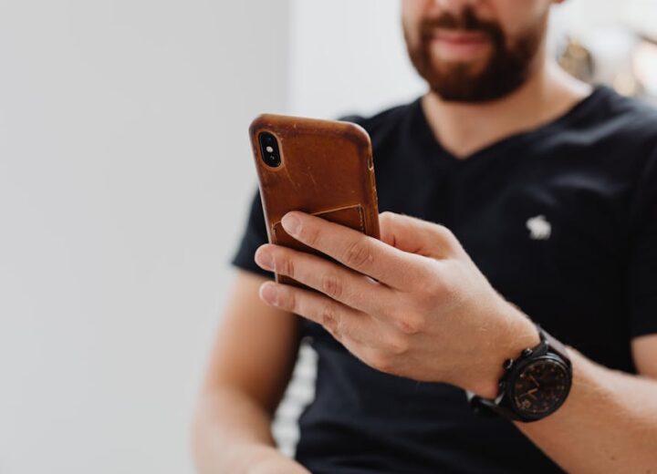 Калъф за iPhone с кристали: какво се случва след първите седмици
