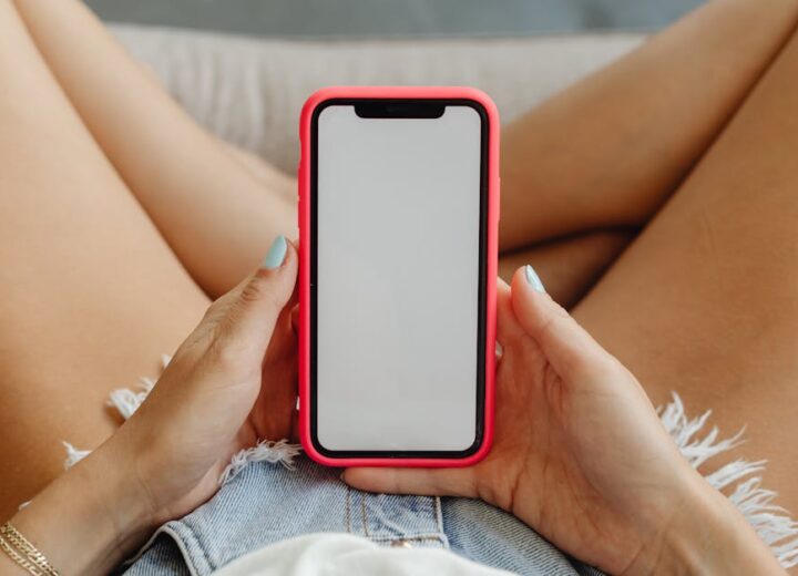 Калъфи за iPhone 17: какво крие подготовката за новия модел