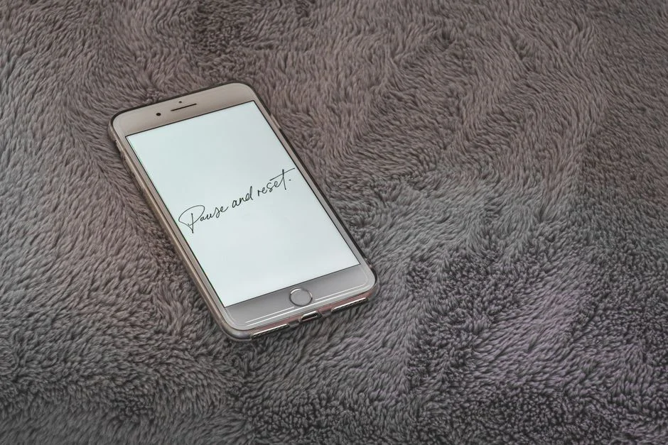 Калъфи за iPhone със Swarovski: кога кристалите остават като нови