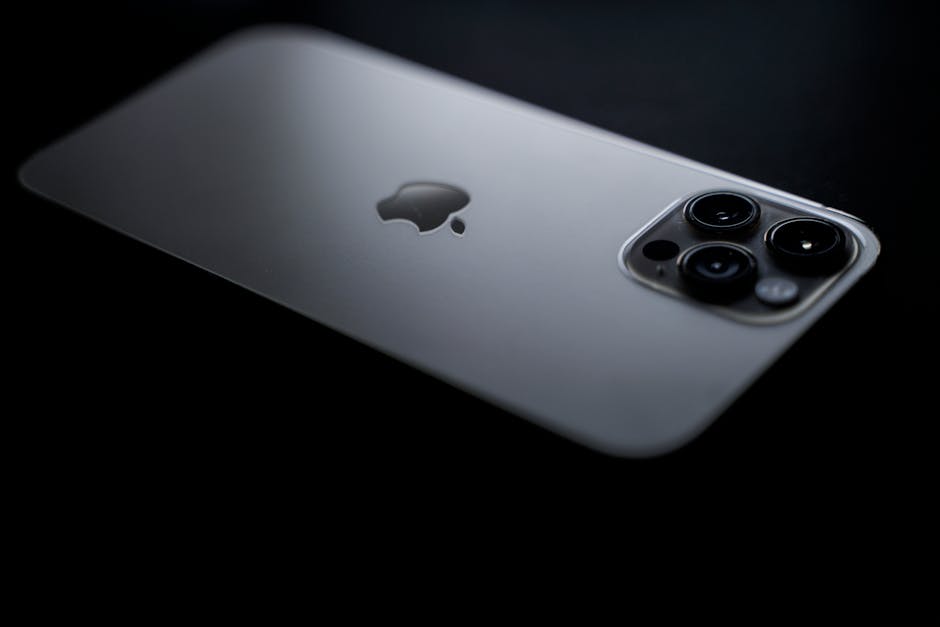 Персонализирани калъфи за iPhone: какво определя истинската стойност