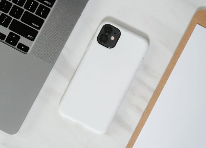 Стилни калъфи за iPhone: какво крие бляскавата външност