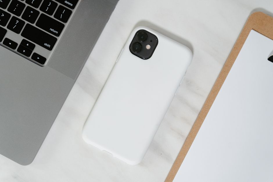 Стилни калъфи за iPhone: какво крие бляскавата външност