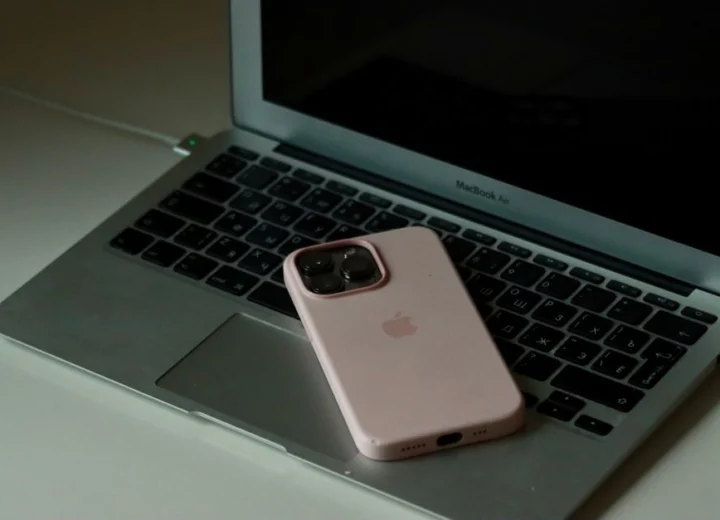 Best Magnetic iPhone Cases: What to Look for in 2025