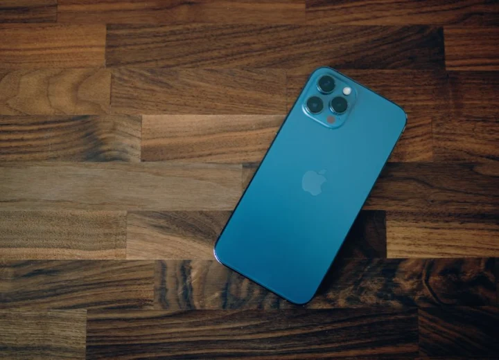 Apple Silicone Case за iPhone: какво да очакваш отвъд меката текстура
